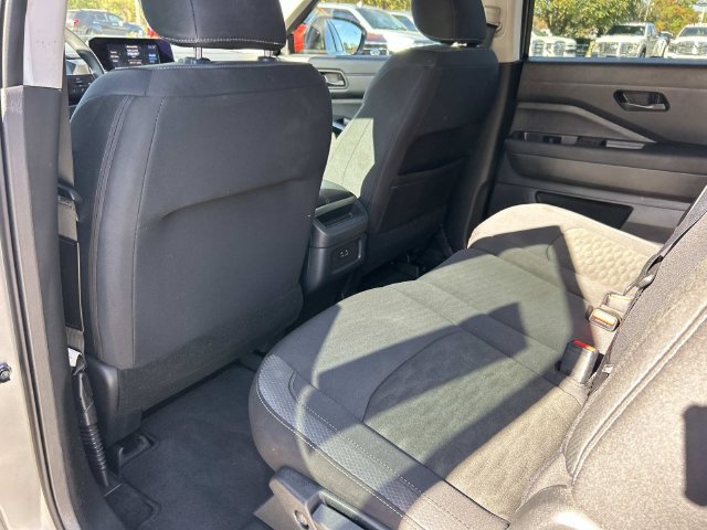 Used 2025 Nissan Pathfinder S FWD image 18