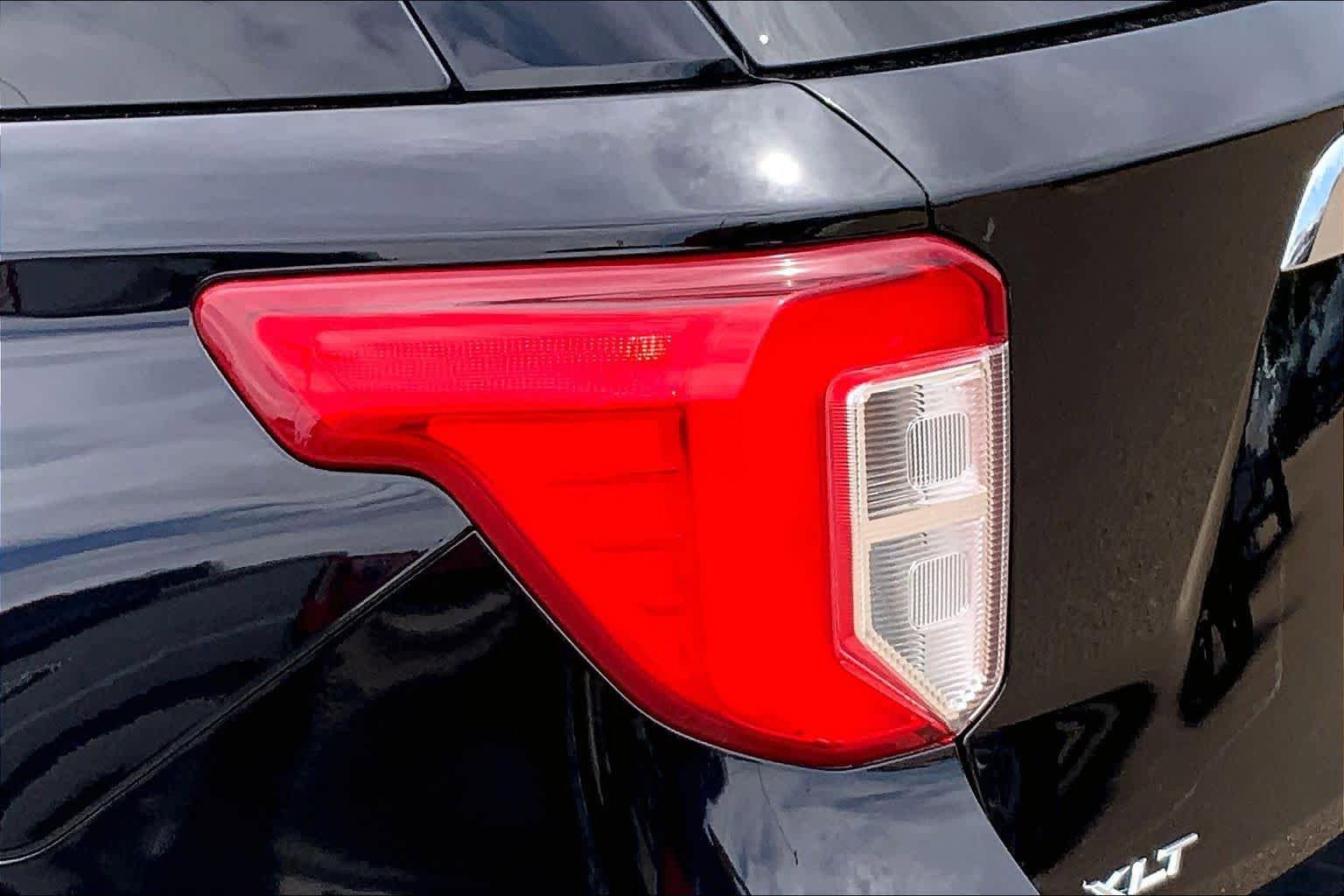 Certified 2023 Ford Explorer XLT RWD image 29
