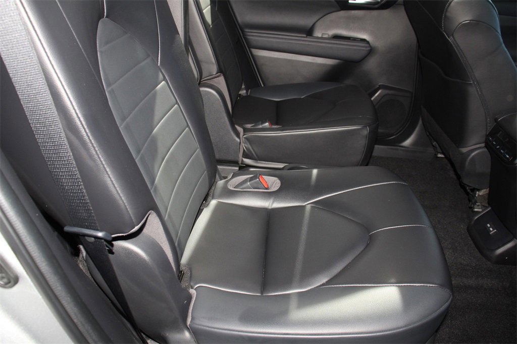 Used 2023 Toyota Highlander XLE image 25