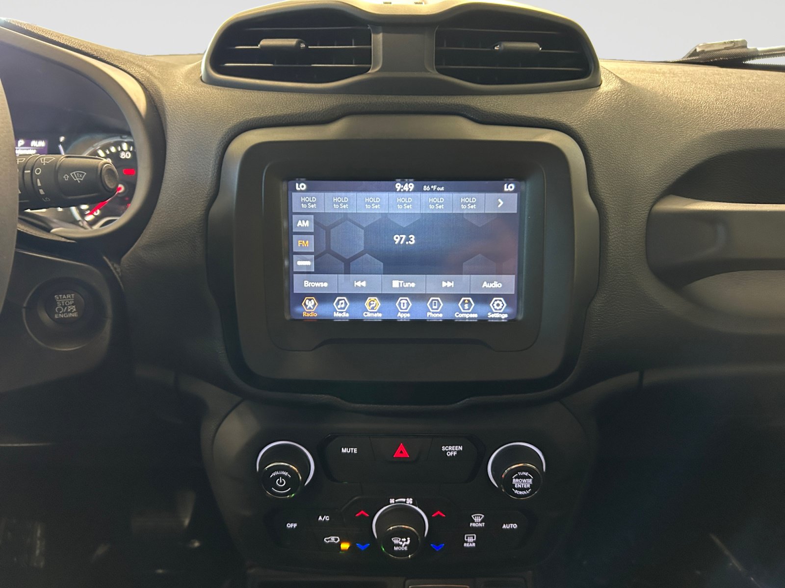Used 2020 Jeep Renegade Altitude FWD image 14