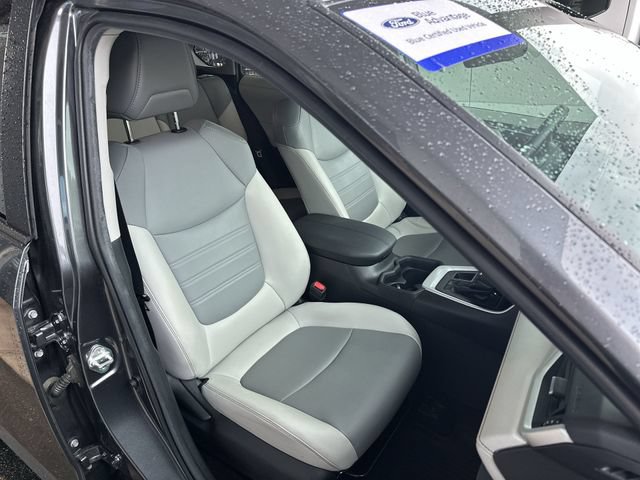Used 2020 Toyota RAV4 XLE Premium AWD/4WD image 27