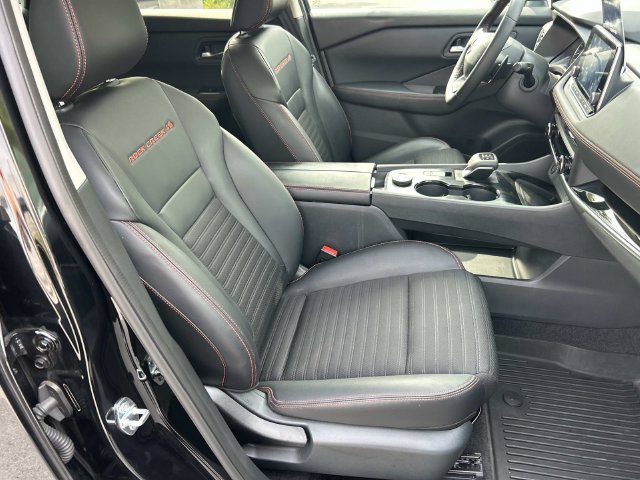 Used 2025 Nissan Rogue SV AWD/4WD image 29