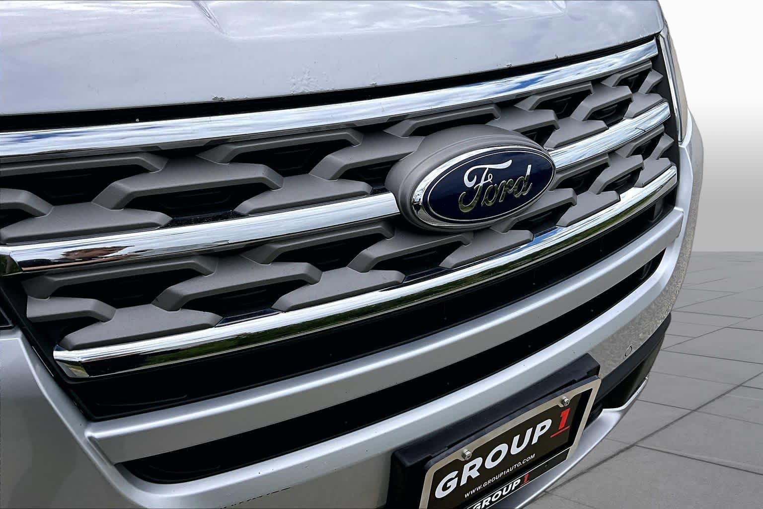 Certified 2018 Ford Explorer XLT w/ Equipment Group 201A AWD/4WD image 32