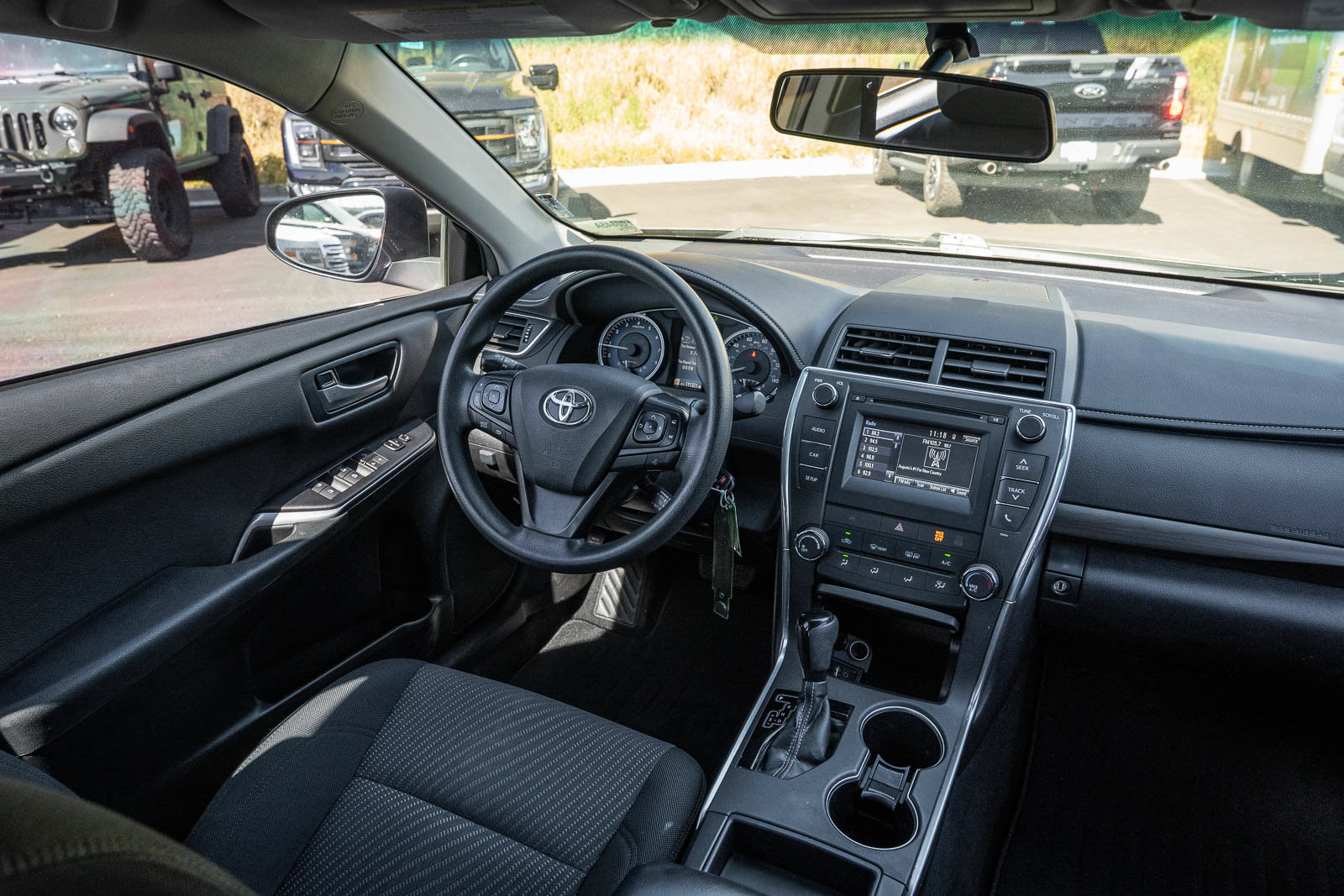 Used 2017 Toyota Camry SE FWD image 30