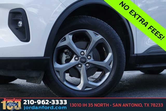 Certified 2025 Ford Escape ST-Line Select AWD/4WD image 3