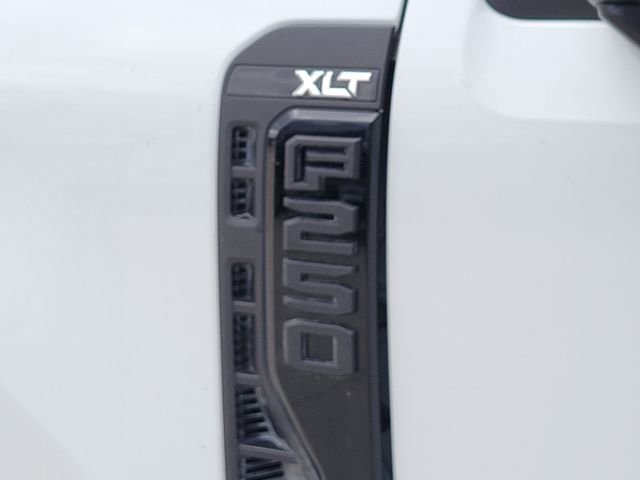 Certified 2025 Ford F250 XLT w/ Black Appearance Package AWD/4WD image 16