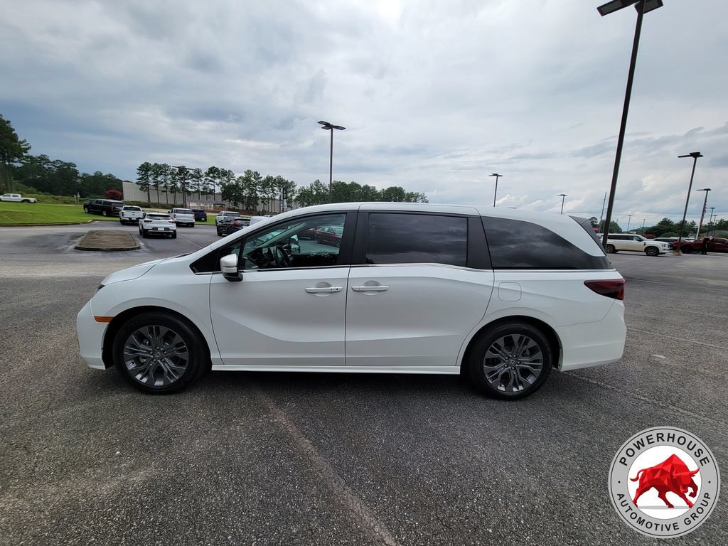 Used 2025 Honda Odyssey Touring image 2
