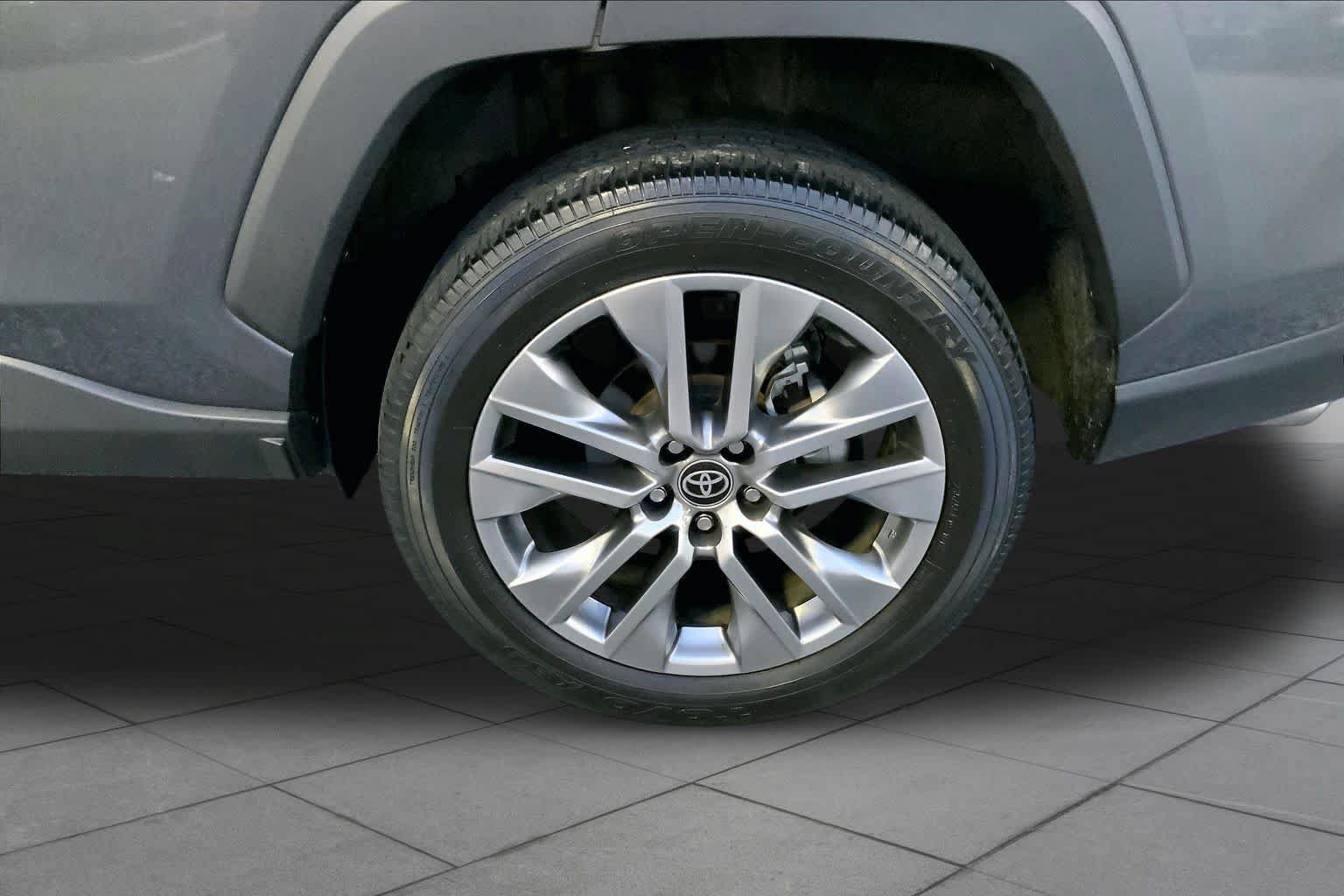 Used 2023 Toyota RAV4 XLE Premium FWD image 10