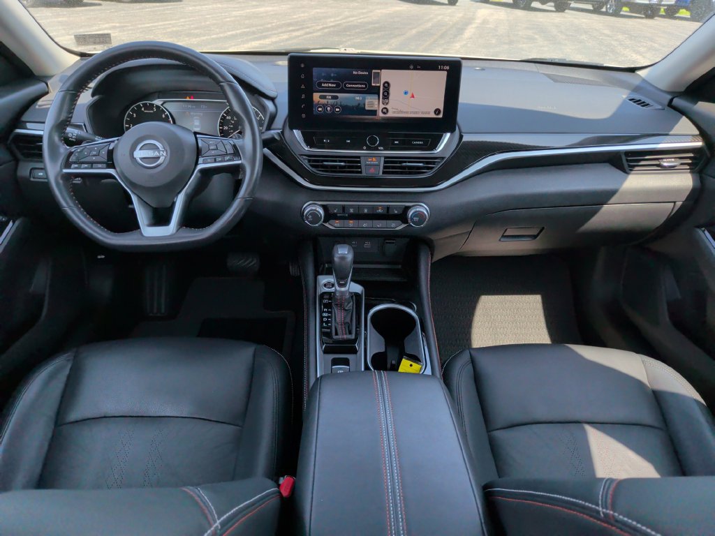 Used 2023 Nissan Altima 2.5 SR w/ SR Premium Package AWD/4WD image 2