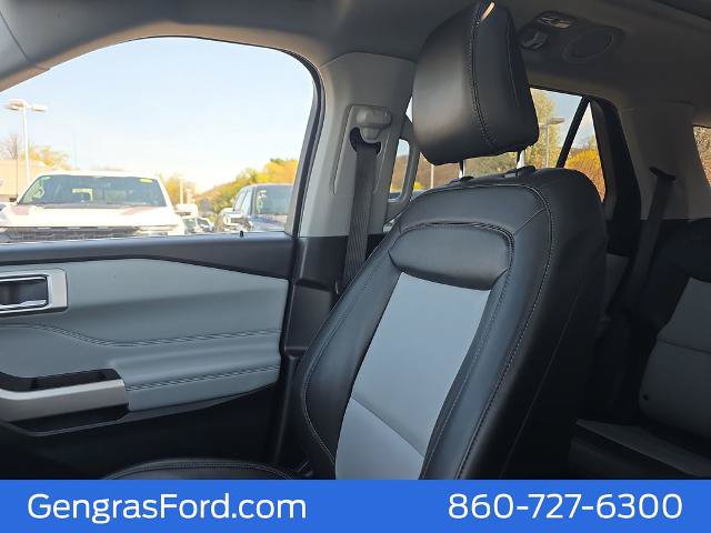 Certified 2022 Ford Explorer XLT w/ Equipment Group 202A AWD/4WD image 40