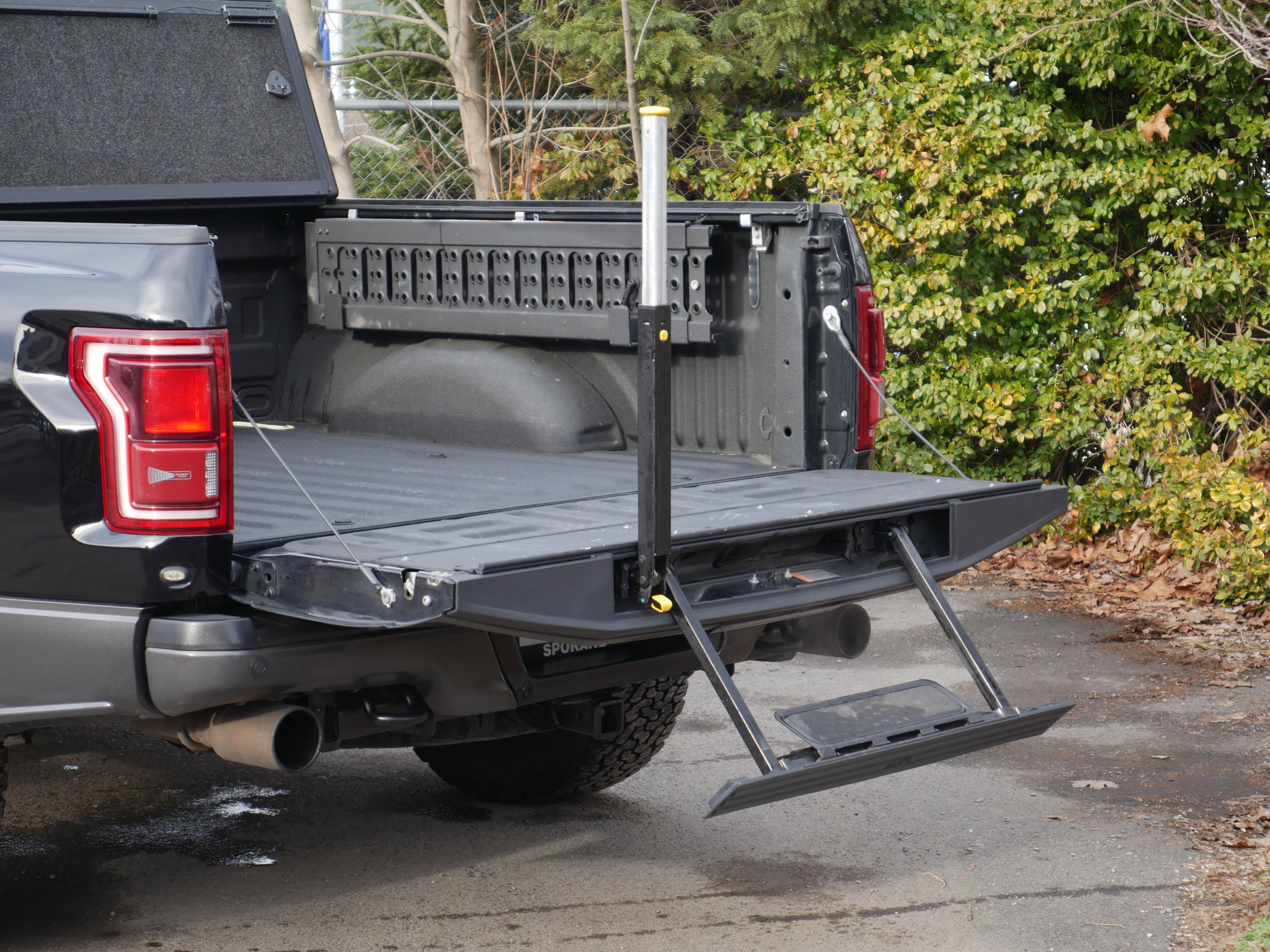 Certified 2017 Ford F150 Raptor w/ Equipment Group 802A Luxury image 29