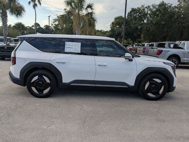 Used 2026 Kia EV9 Light RWD image 3