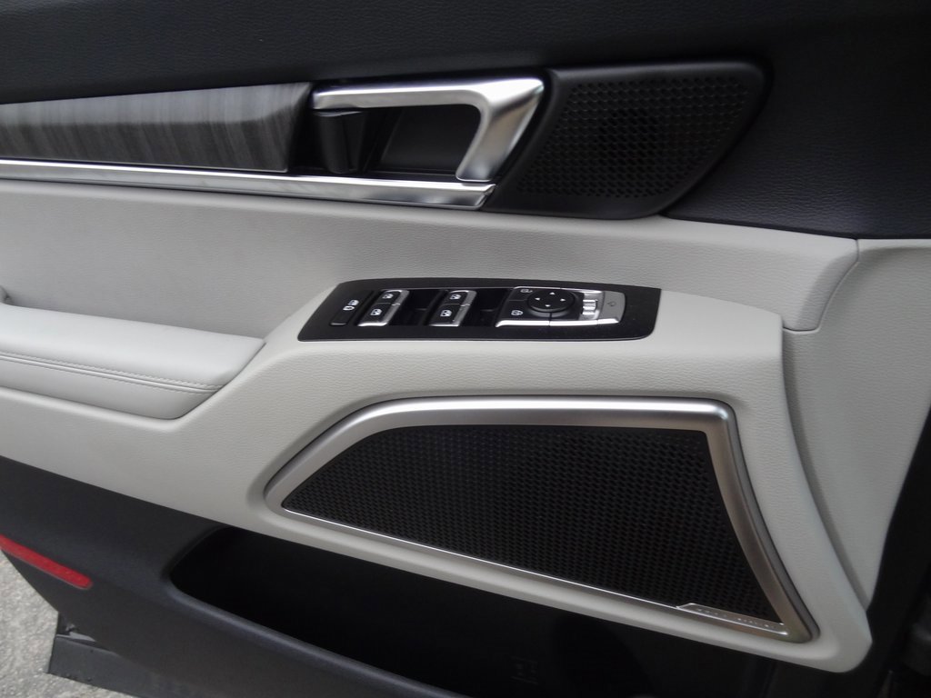 Used 2025 Kia Telluride EX image 12