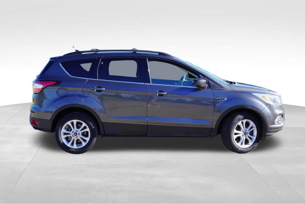 Certified 2018 Ford Escape SE w/ SE Sync 3 Package AWD/4WD image 3