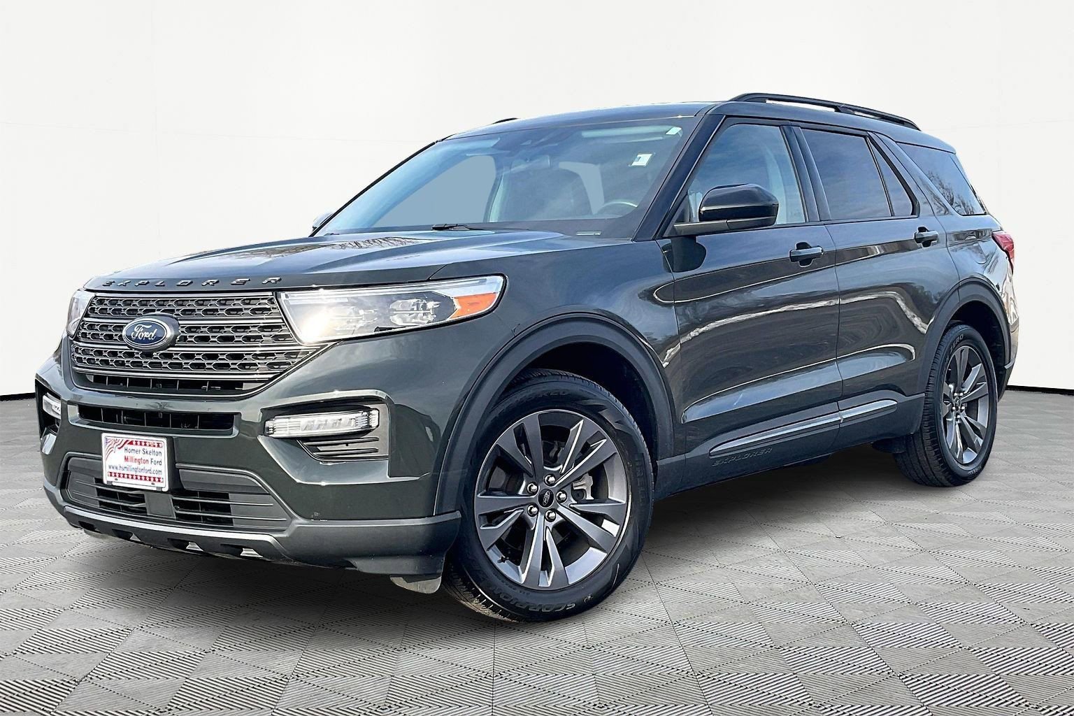 Certified 2022 Ford Explorer XLT w/ Equipment Group 202A image 2