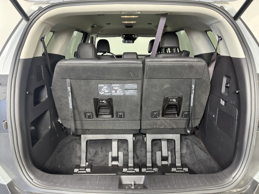 Used 2025 Kia Carnival EX image 25