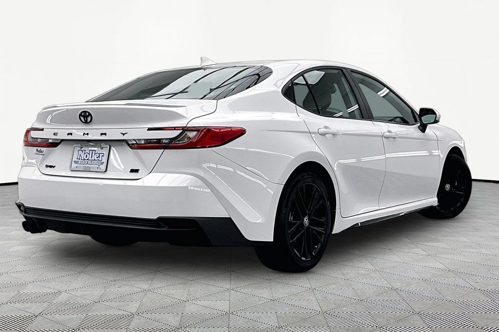Used 2025 Toyota Camry SE w/ Multimedia Upgrade Package FWD image 2