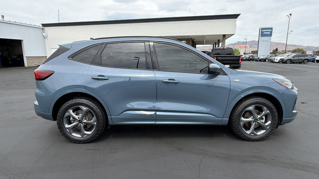 Certified 2023 Ford Escape ST-Line Select w/ Tech Pack #1 AWD/4WD image 2
