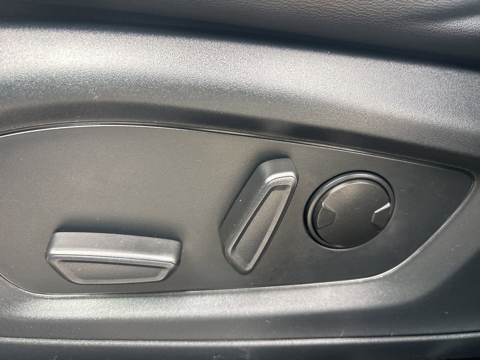 Certified 2023 Ford Explorer XLT w/ Equipment Group 202A image 17