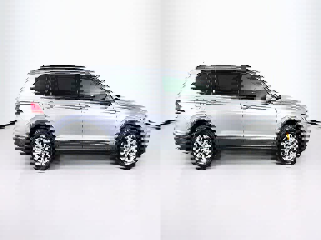 Used 2020 Volkswagen Tiguan S image 6