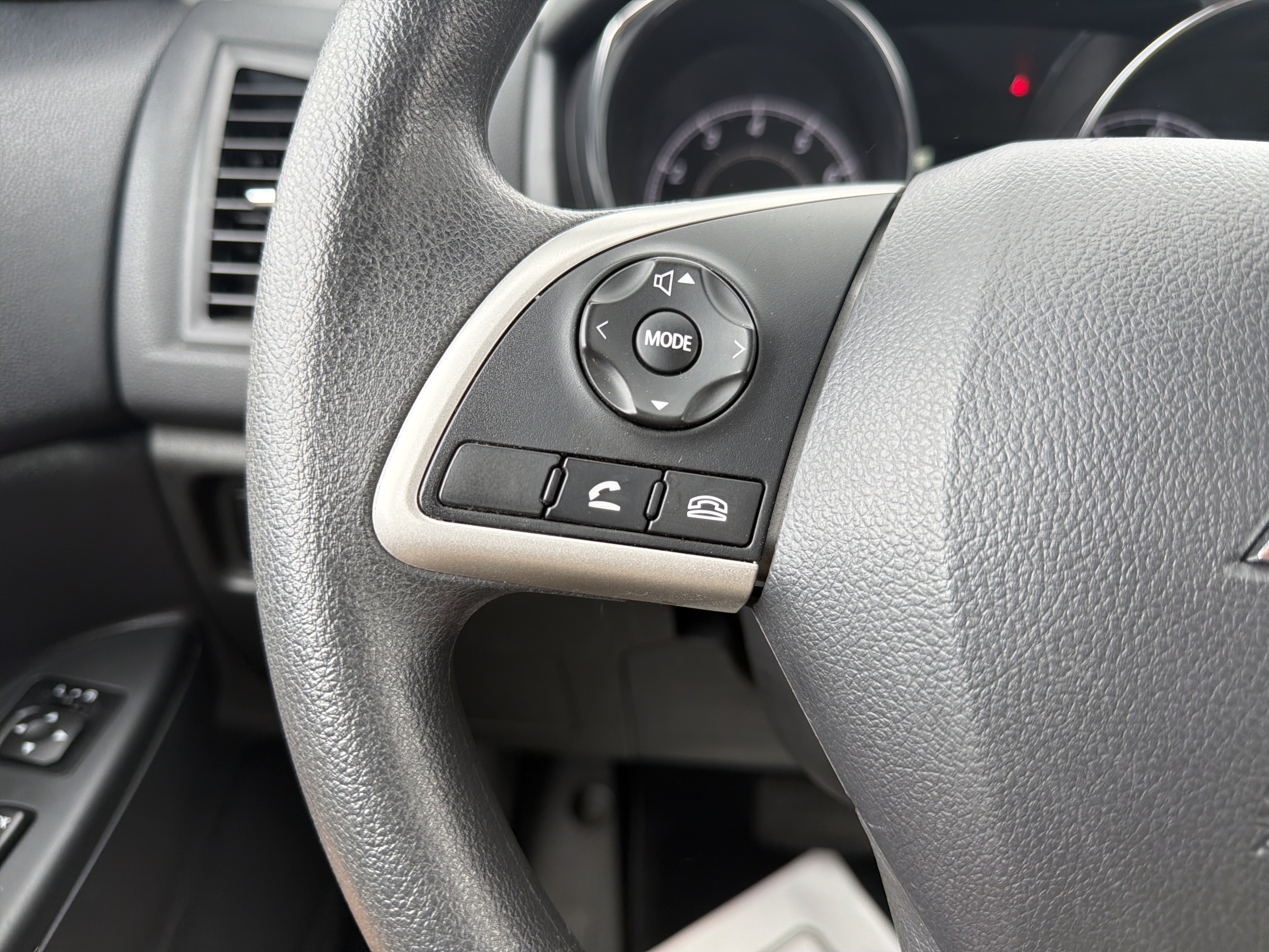 Used 2025 Mitsubishi Outlander Sport AWD image 18