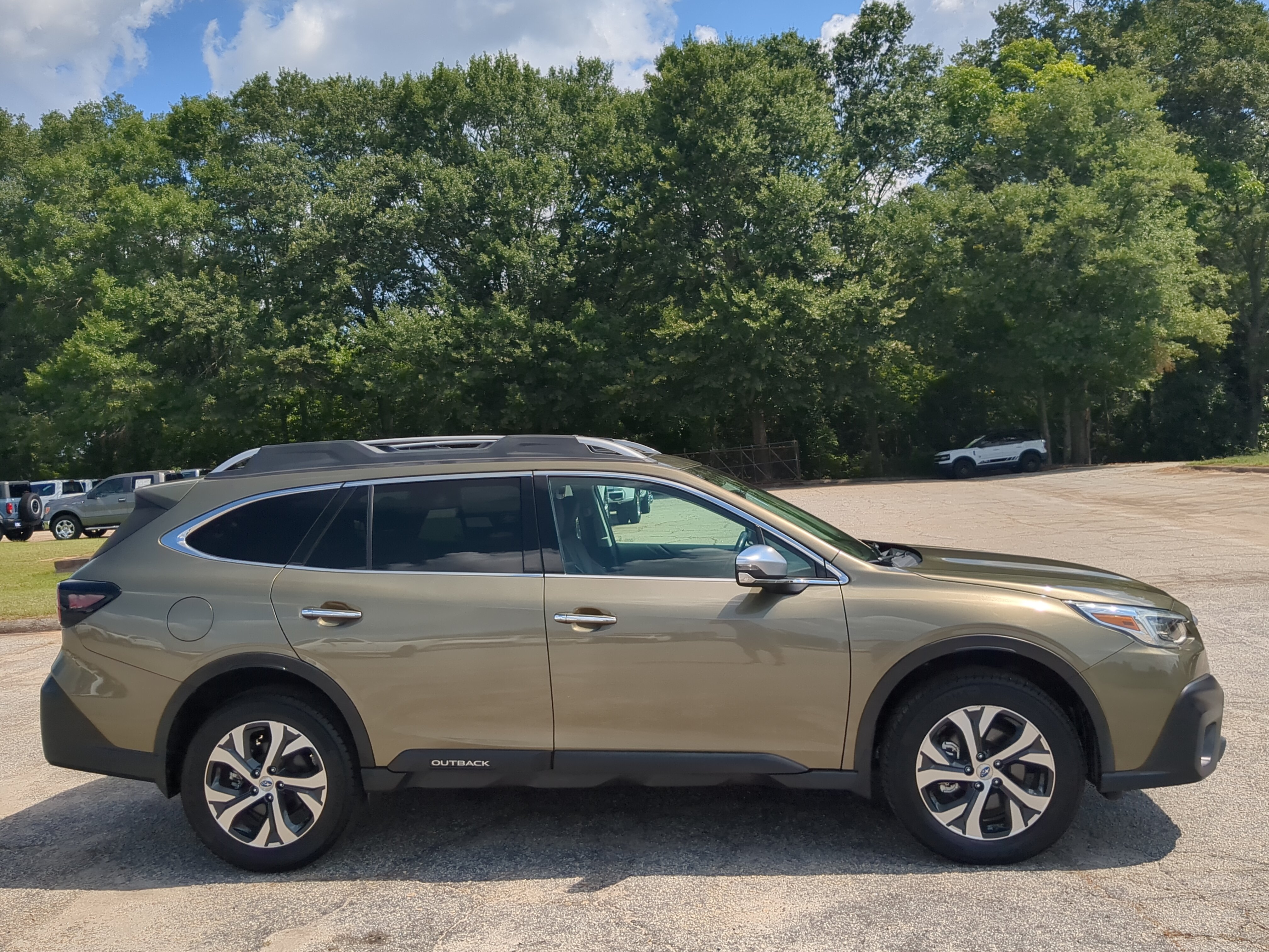 Used 2020 Subaru Outback Touring w/ Popular Package #2 AWD/4WD image 1