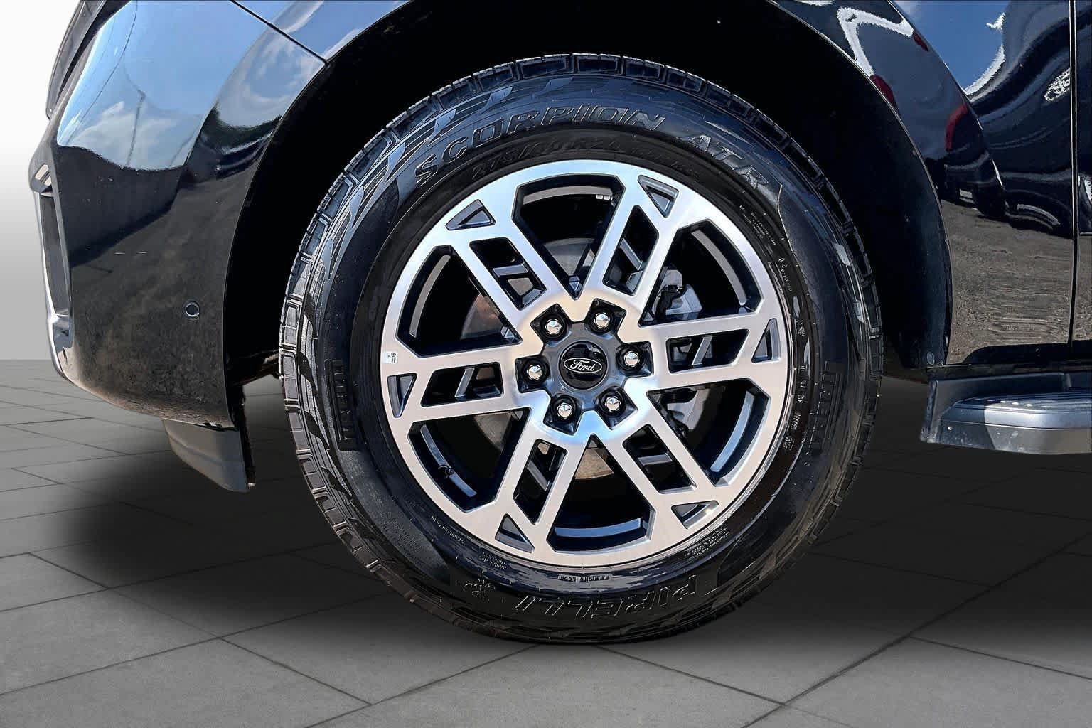 Certified 2025 Ford Expedition Active AWD/4WD image 13