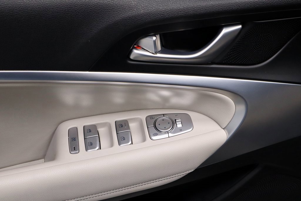 Used 2023 Genesis G70 2.0T image 24