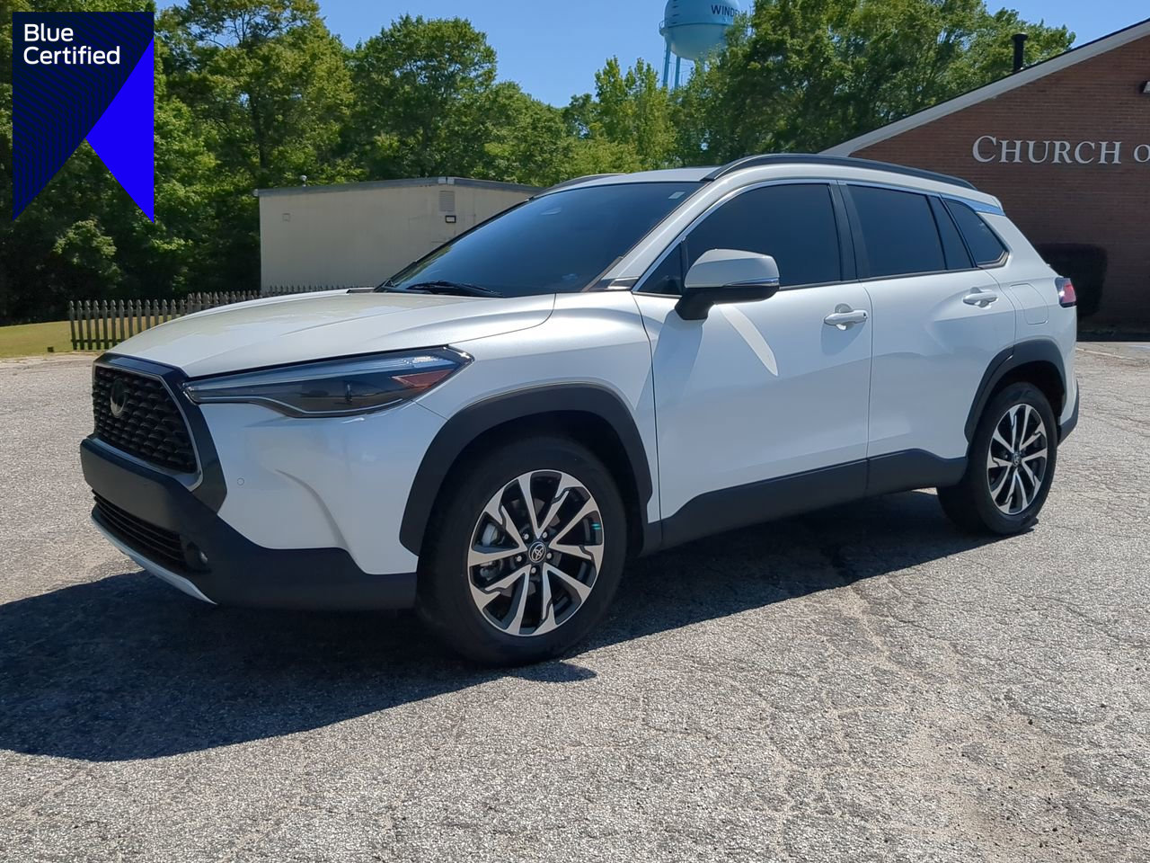 Used 2023 Toyota Corolla Cross XLE w/ Convenience Package FWD image 1