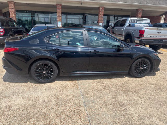Used 2025 Toyota Camry SE FWD image 6
