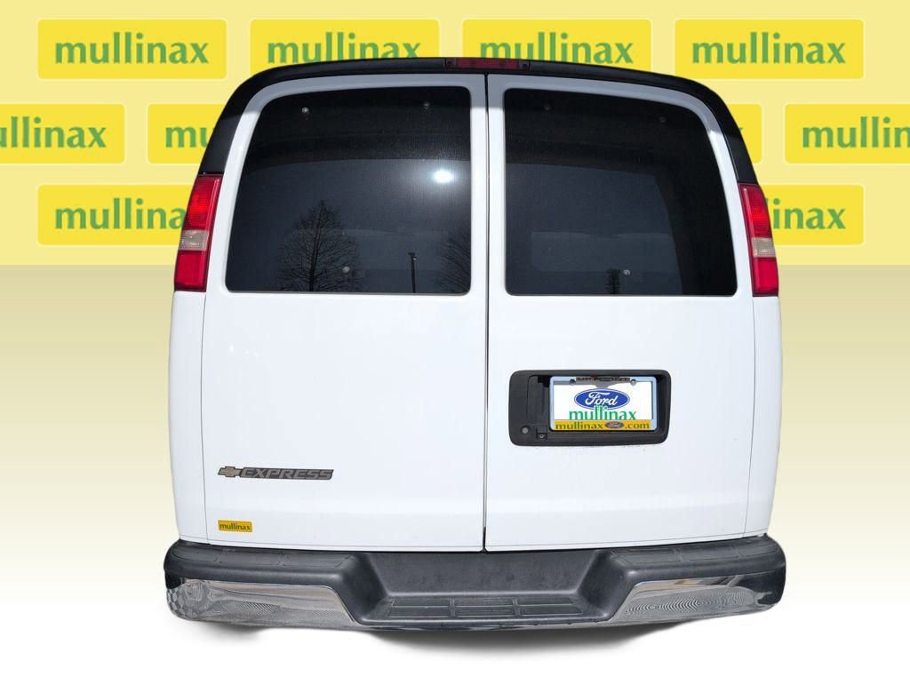 Used 2018 Chevrolet Express 3500 LT w/ LT Preferred Equipment Group image 4