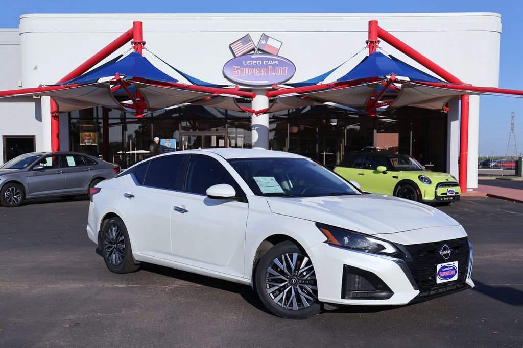 Used 2023 Nissan Altima 2.5 SV