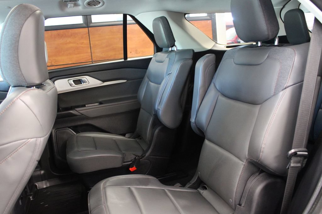 Certified 2025 Ford Explorer Active w/ Active Comfort Package AWD/4WD image 34