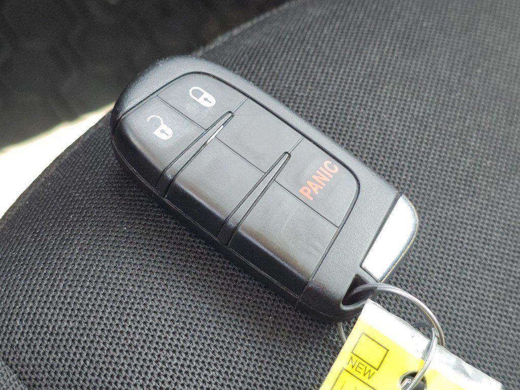 Used 2017 Jeep Renegade Latitude AWD/4WD image 31