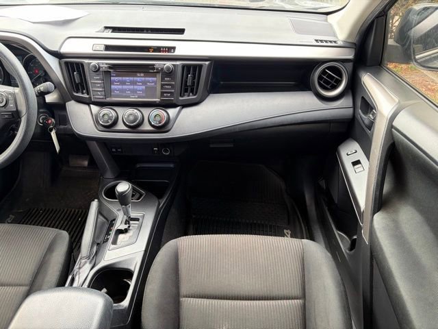 Used 2018 Toyota RAV4 LE image 12