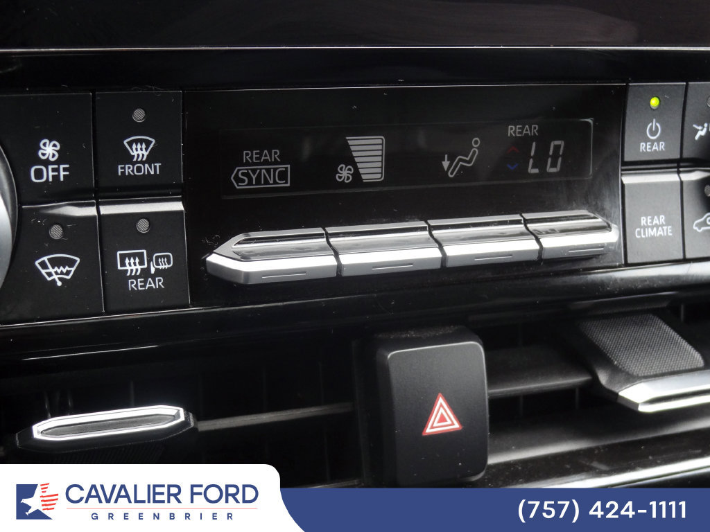 Used 2023 Toyota Highlander XLE FWD image 31