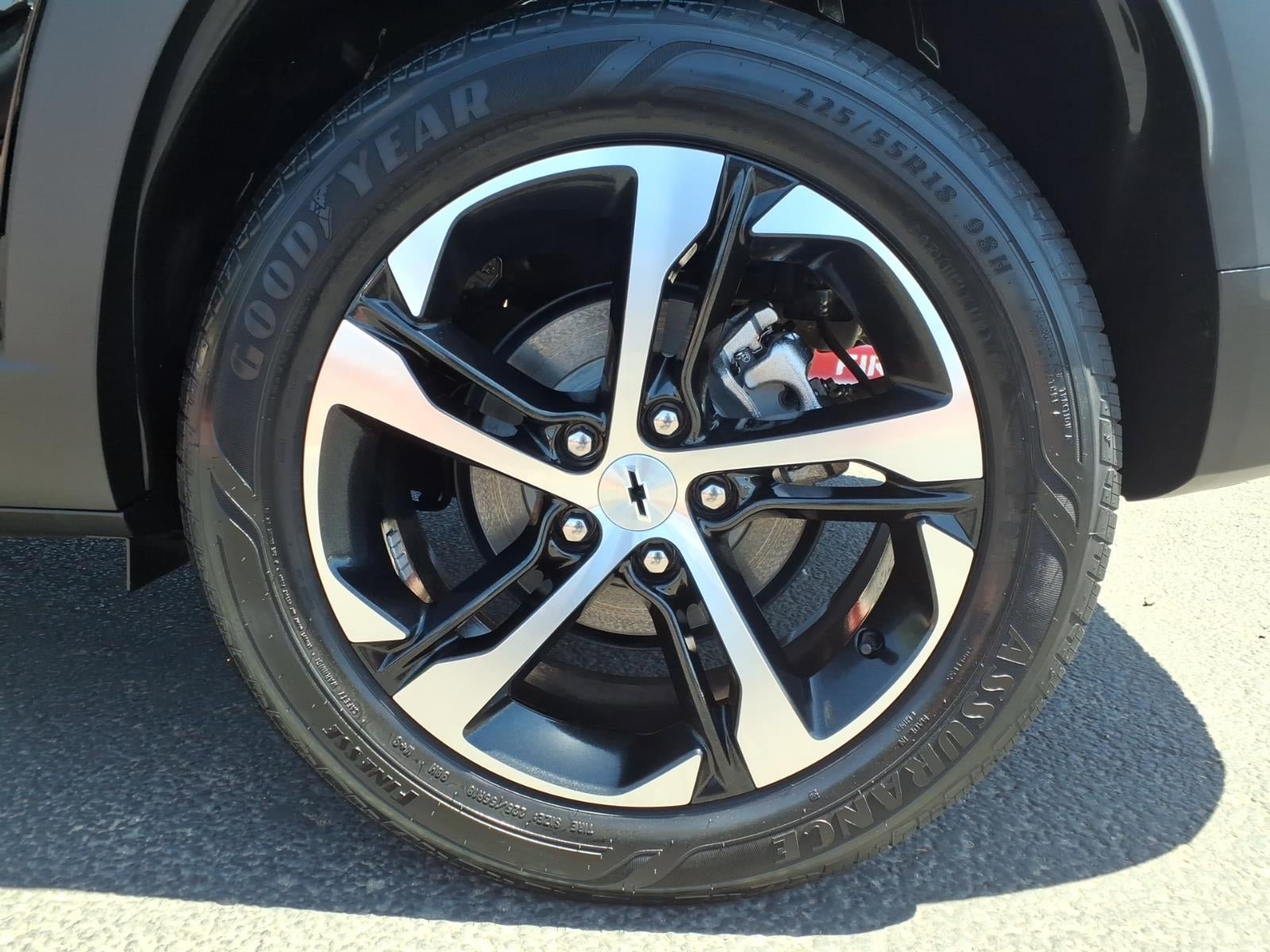 Used 2025 Chevrolet Trax RS w/ Driver Confidence Package FWD image 9