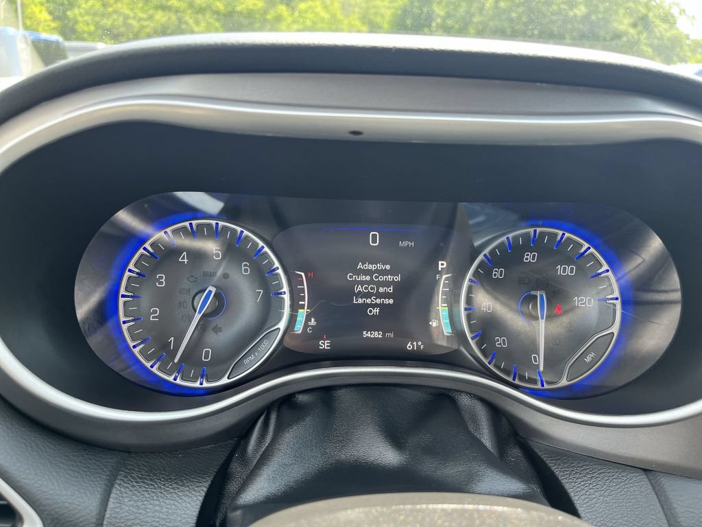 Used 2023 Chrysler Pacifica Touring-L FWD image 8