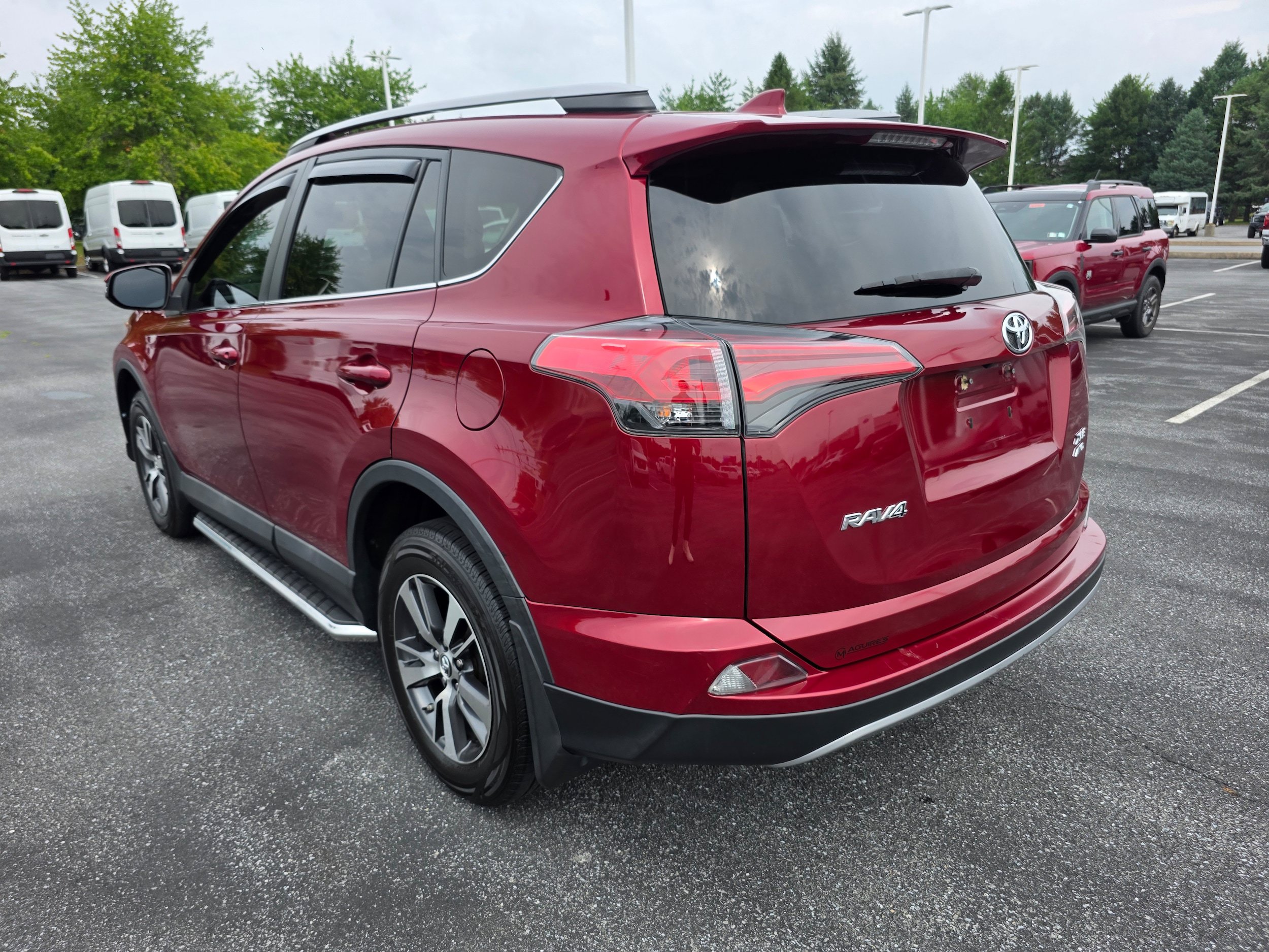 Used 2018 Toyota RAV4 XLE AWD/4WD image 3