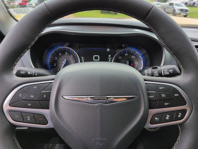 Used 2026 Chrysler Pacifica Limited FWD image 35