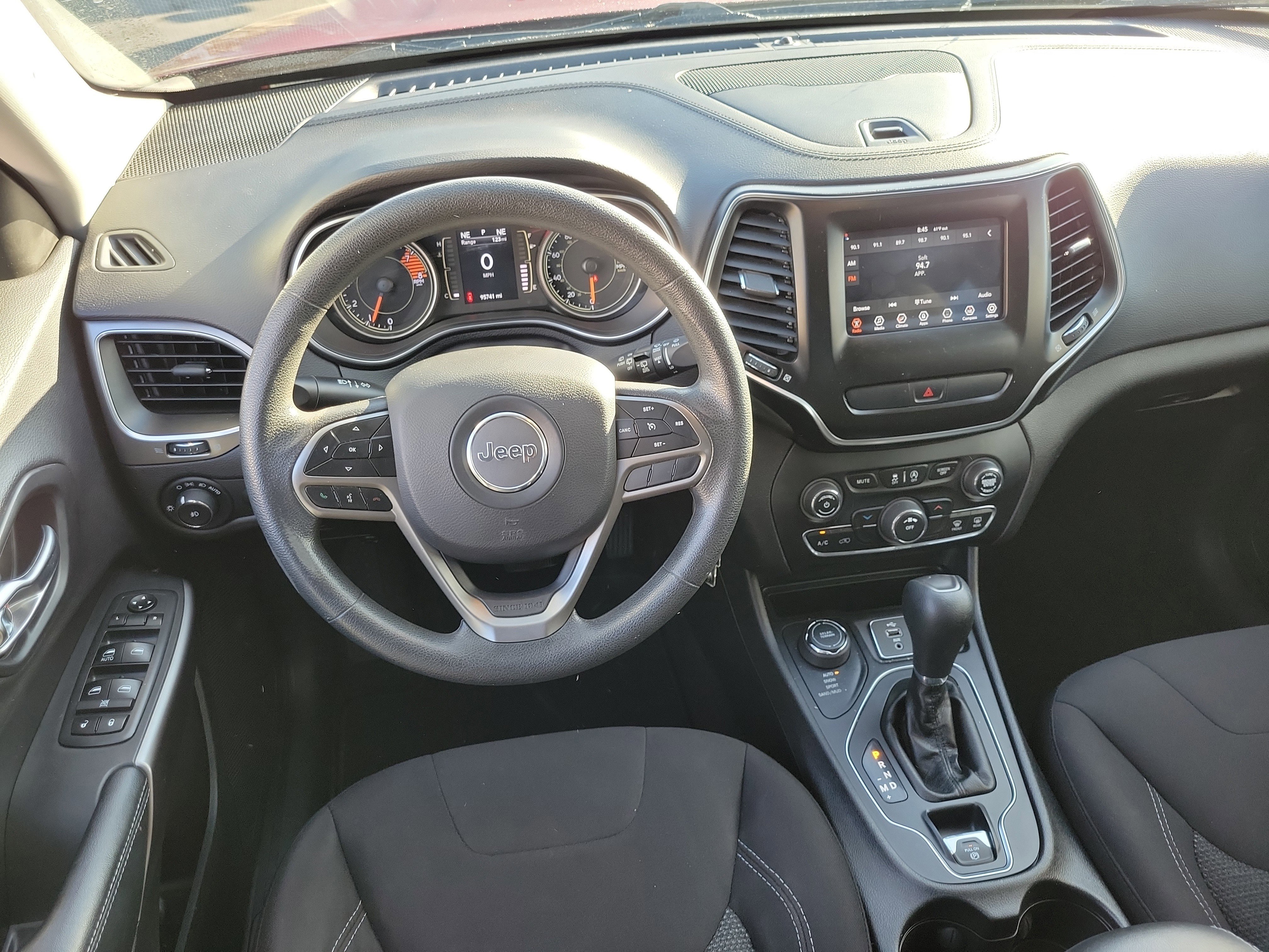 Used 2019 Jeep Cherokee Latitude w/ Popular Appearance Group image 5