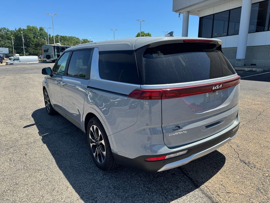 Used 2024 Kia Carnival EX FWD image 5