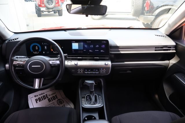 Used 2025 Hyundai Kona SEL FWD image 32