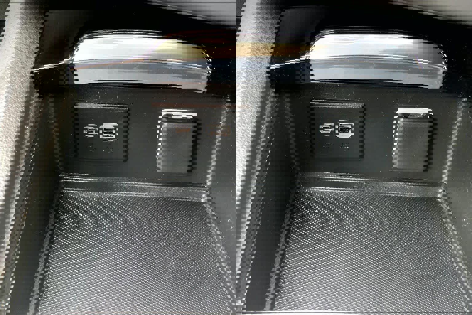 Used 2023 Buick Envision Essence image 34