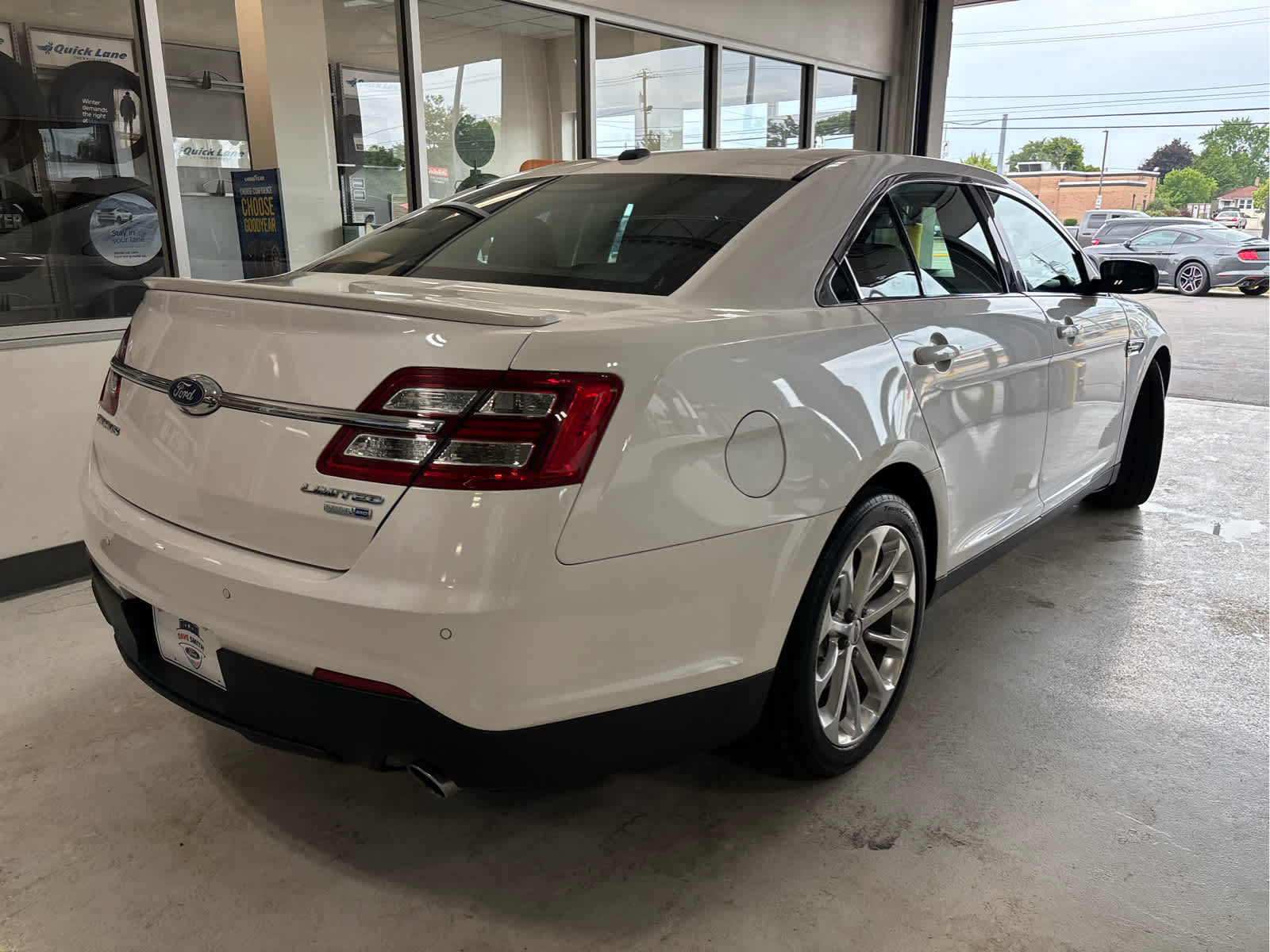 Certified 2018 Ford Taurus Limited AWD/4WD image 7