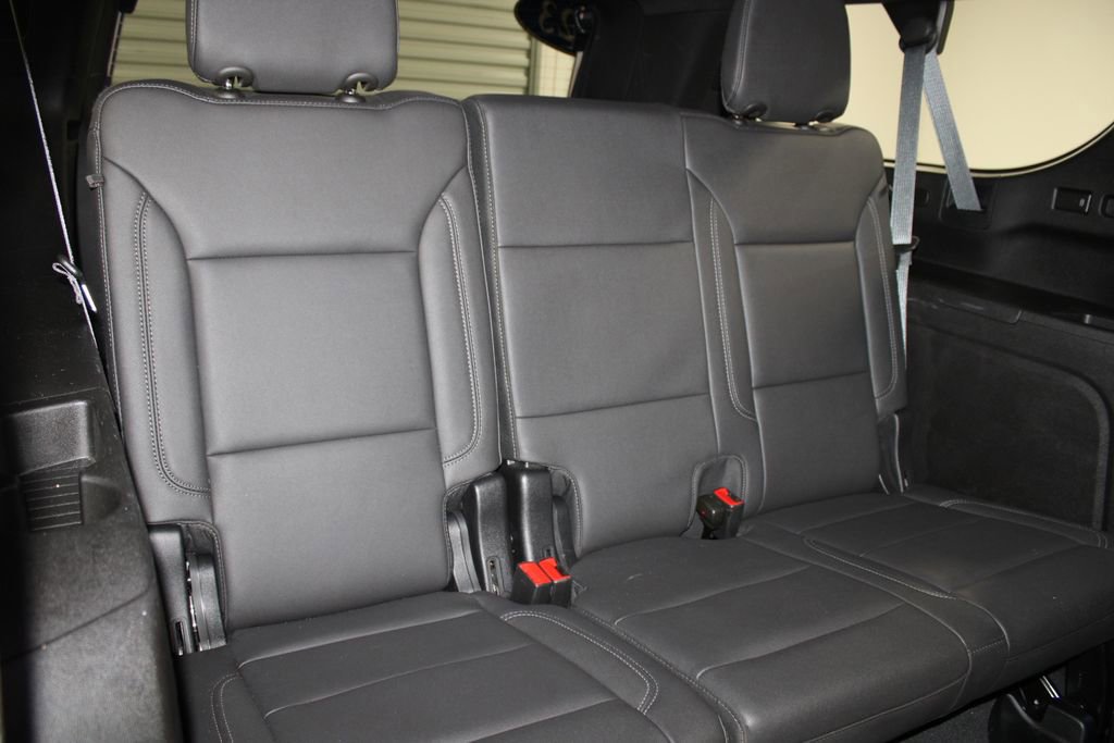 Used 2023 Chevrolet Suburban Z71 w/ Luxury Package image 36