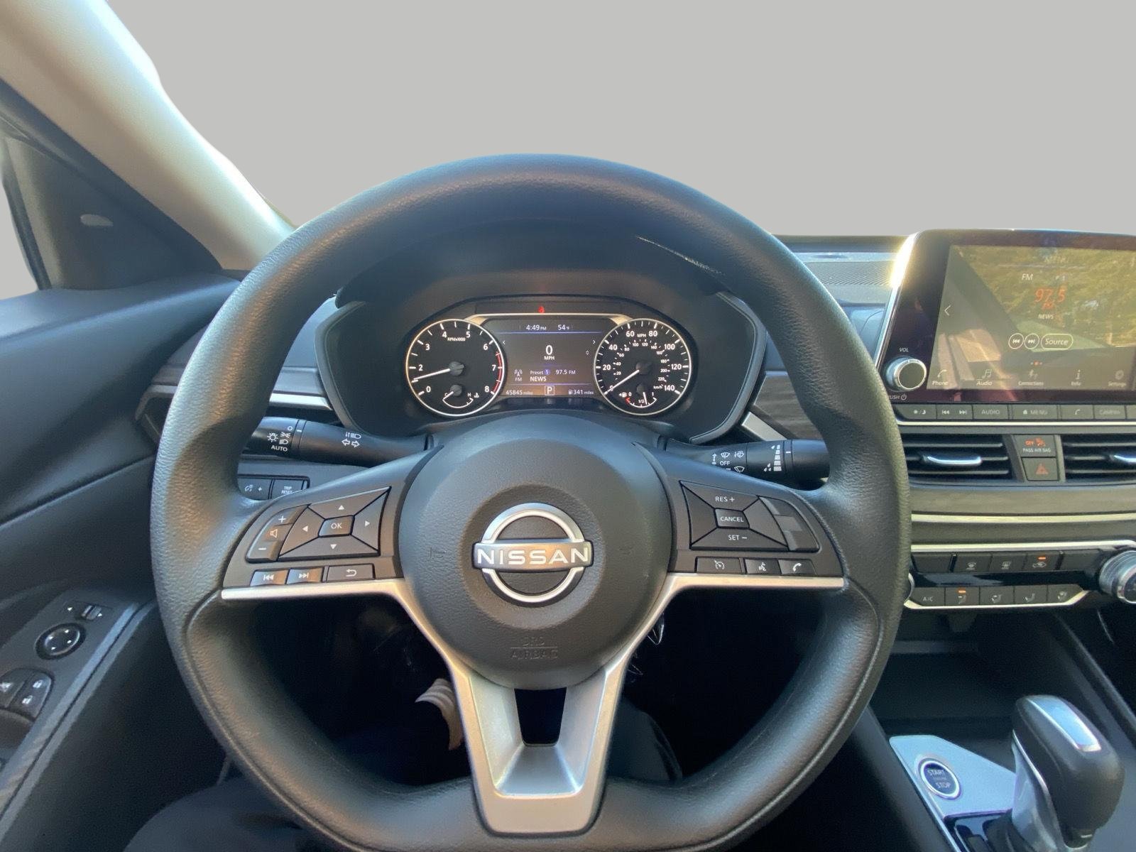 Used 2025 Nissan Altima 2.5 SV FWD image 16