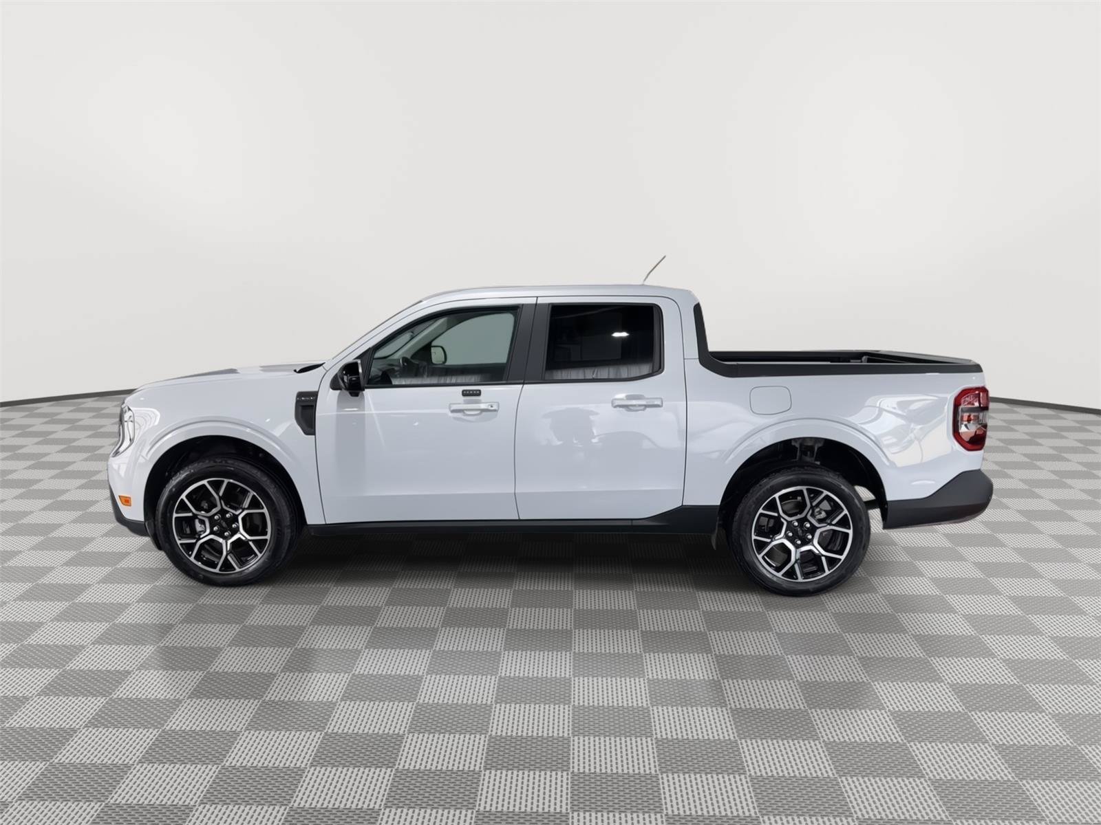 Certified 2025 Ford Maverick Lariat AWD/4WD image 2