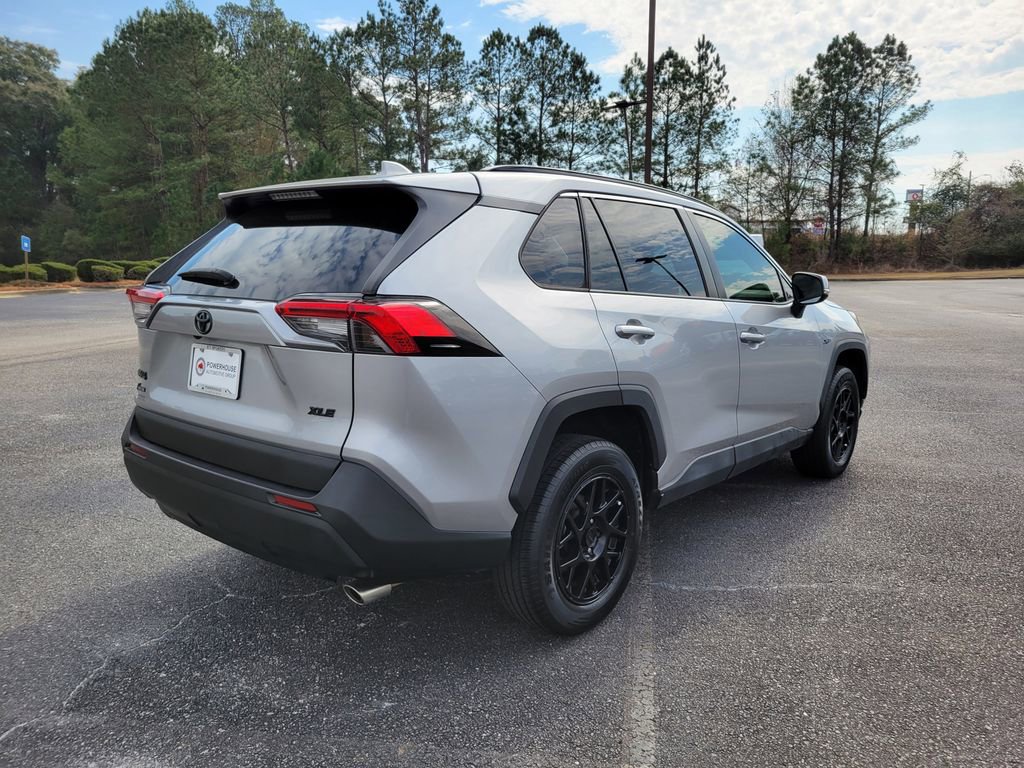 Used 2020 Toyota RAV4 XLE image 6