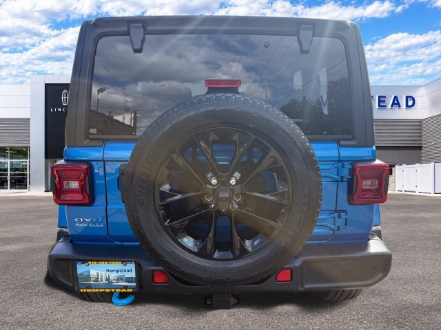Used 2022 Jeep Wrangler Unlimited Sahara w/ Safety Group AWD/4WD image 8